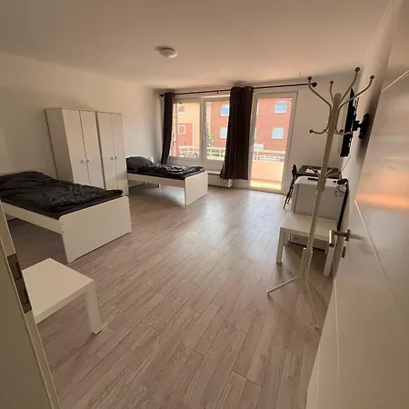 Appartement 3 Bedroom Apartment, 6 Singlebeds, 5min To Autobahn A7, Parking, Balcony *