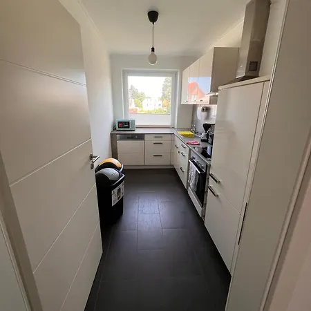 Appartement 3 Bedroom Apartment, 6 Singlebeds, 5min To Autobahn A7, Parking, Balcony